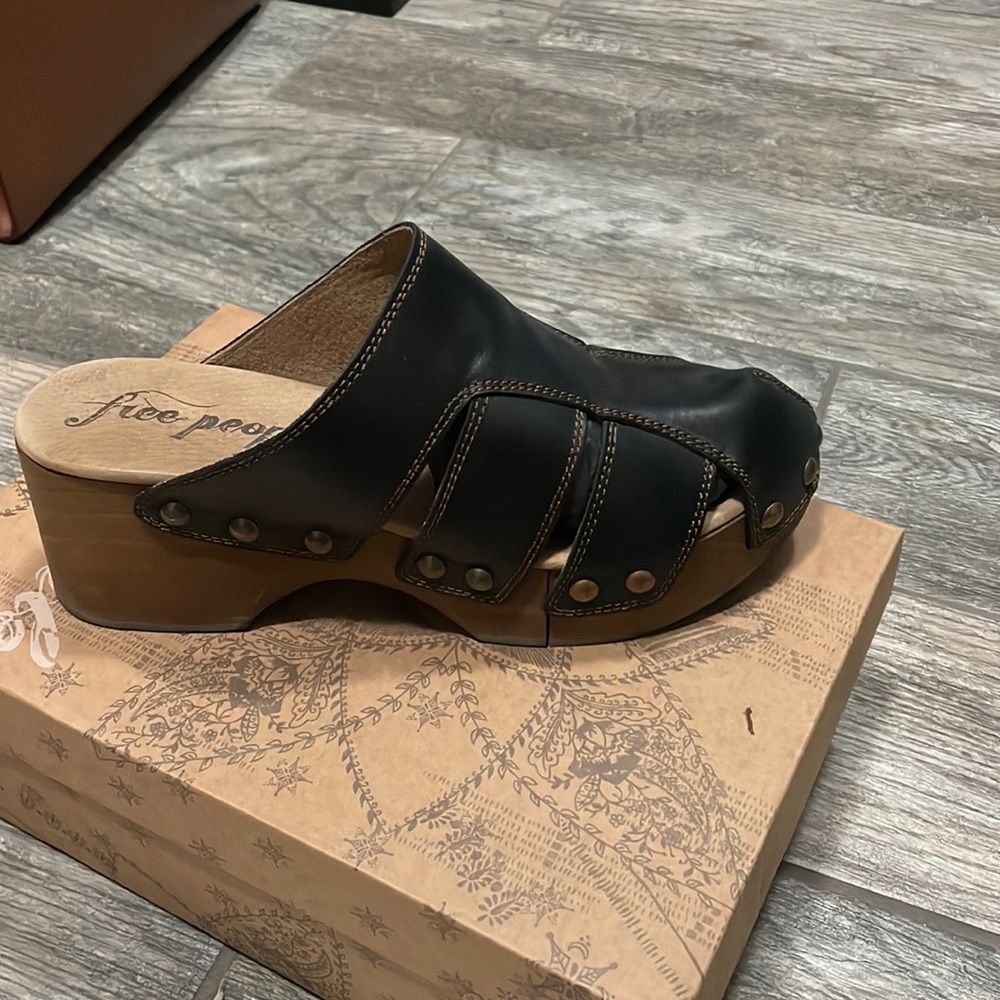 Free people libra fisherman clog